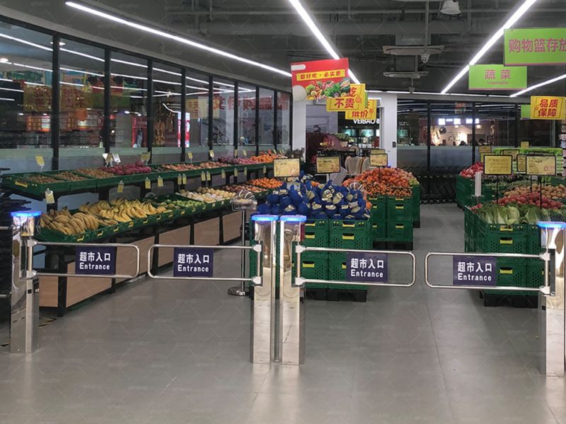 Řetězcové supermarkety instalují vertikální otočnou bránu amerického supermarketu