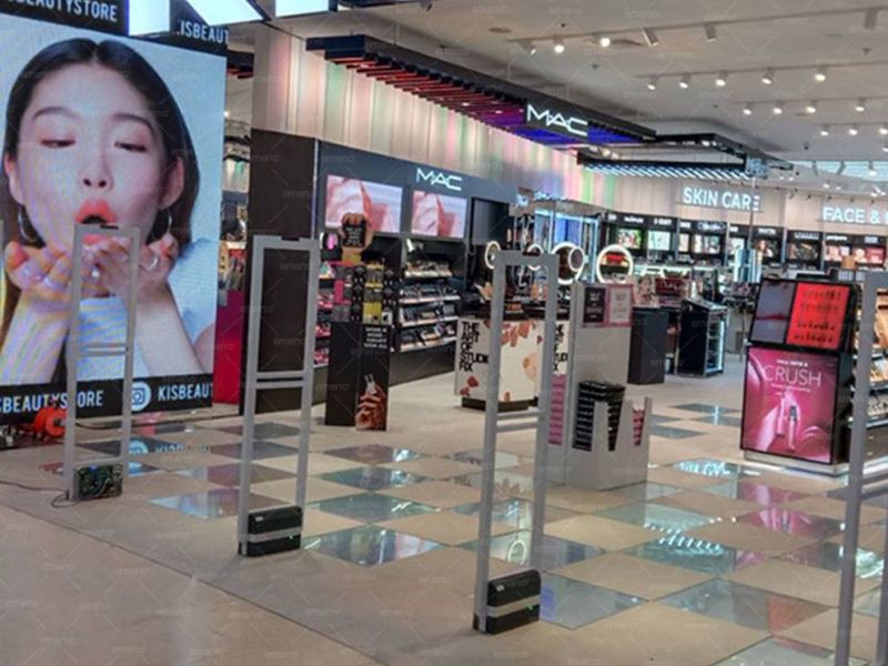 Obchod KIS Cosmetics instaluje systém ochrany proti krádeži AM8208