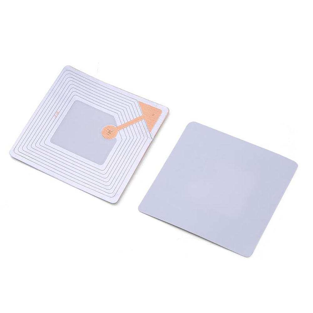 Co jsou štítky EAS a proč jsou nezbytné pro moderní zabezpečení maloobchodu?